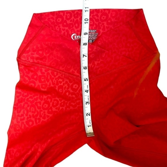 Zyia Active Red Scrunchy What Light N Tight Leggings - Picture 13 of 14